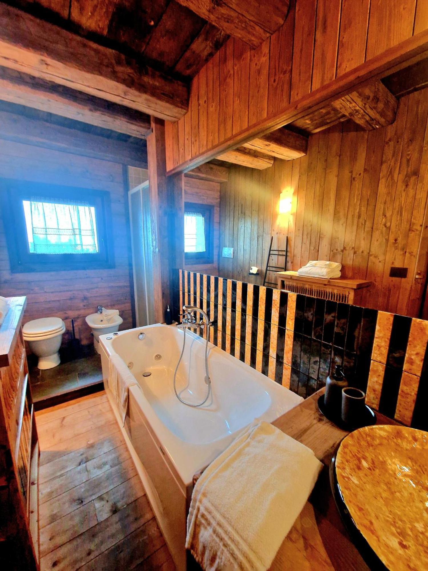 Chalet Euthalia Restaurant & Suites San Giacomo  Exteriör bild