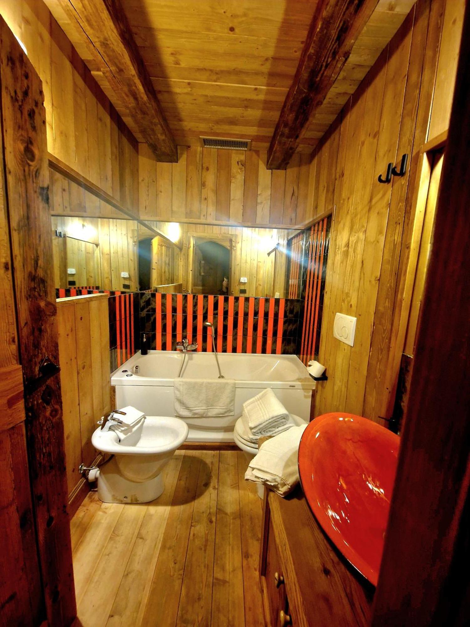 Chalet Euthalia Restaurant & Suites San Giacomo  Exteriör bild